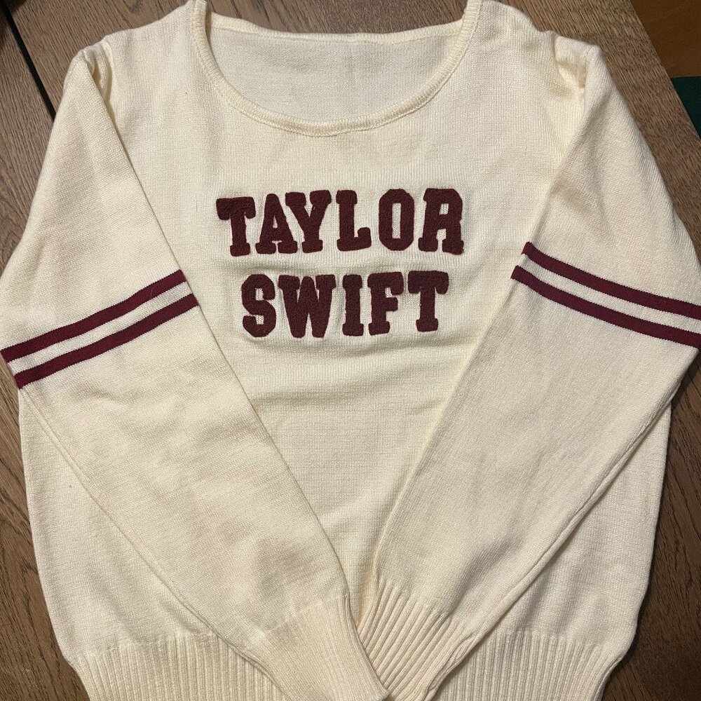 Official Cheerleader Taylor Swift Sweater Size Large